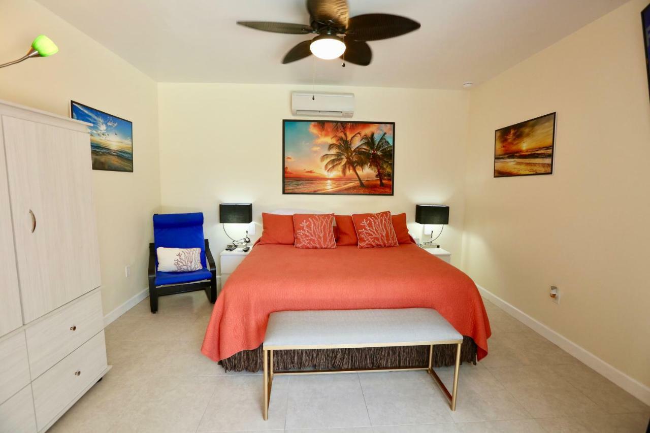 Fantasy Island Inn, Caters To Men Bed & Breakfast Wilton Manors
