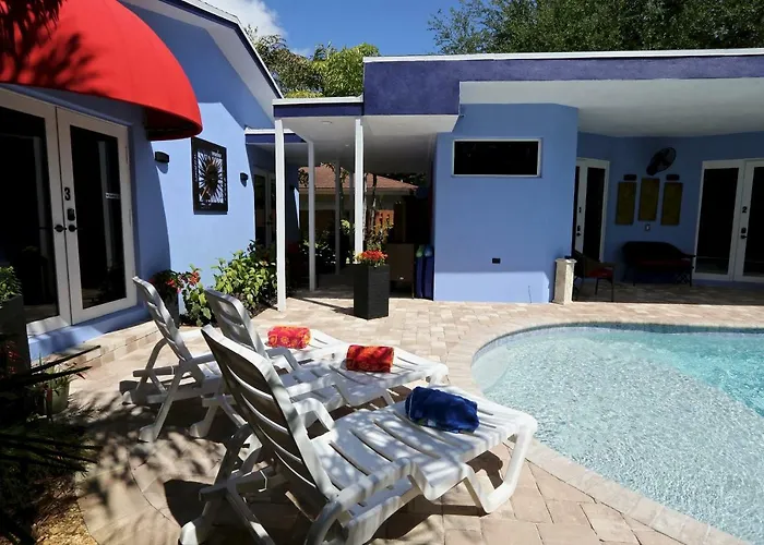 Fantasy Island Inn, Caters To Men