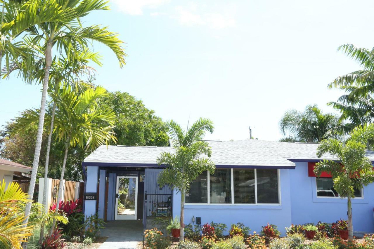 Fantasy Island Inn, Caters To Men 3*