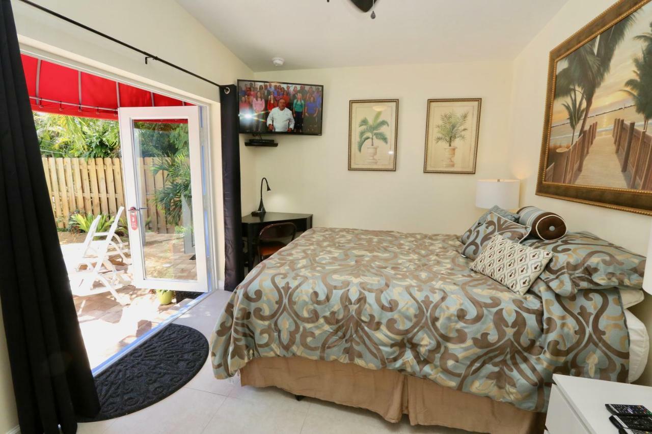 Fantasy Island Inn, Caters To Men Bed & Breakfast 3*