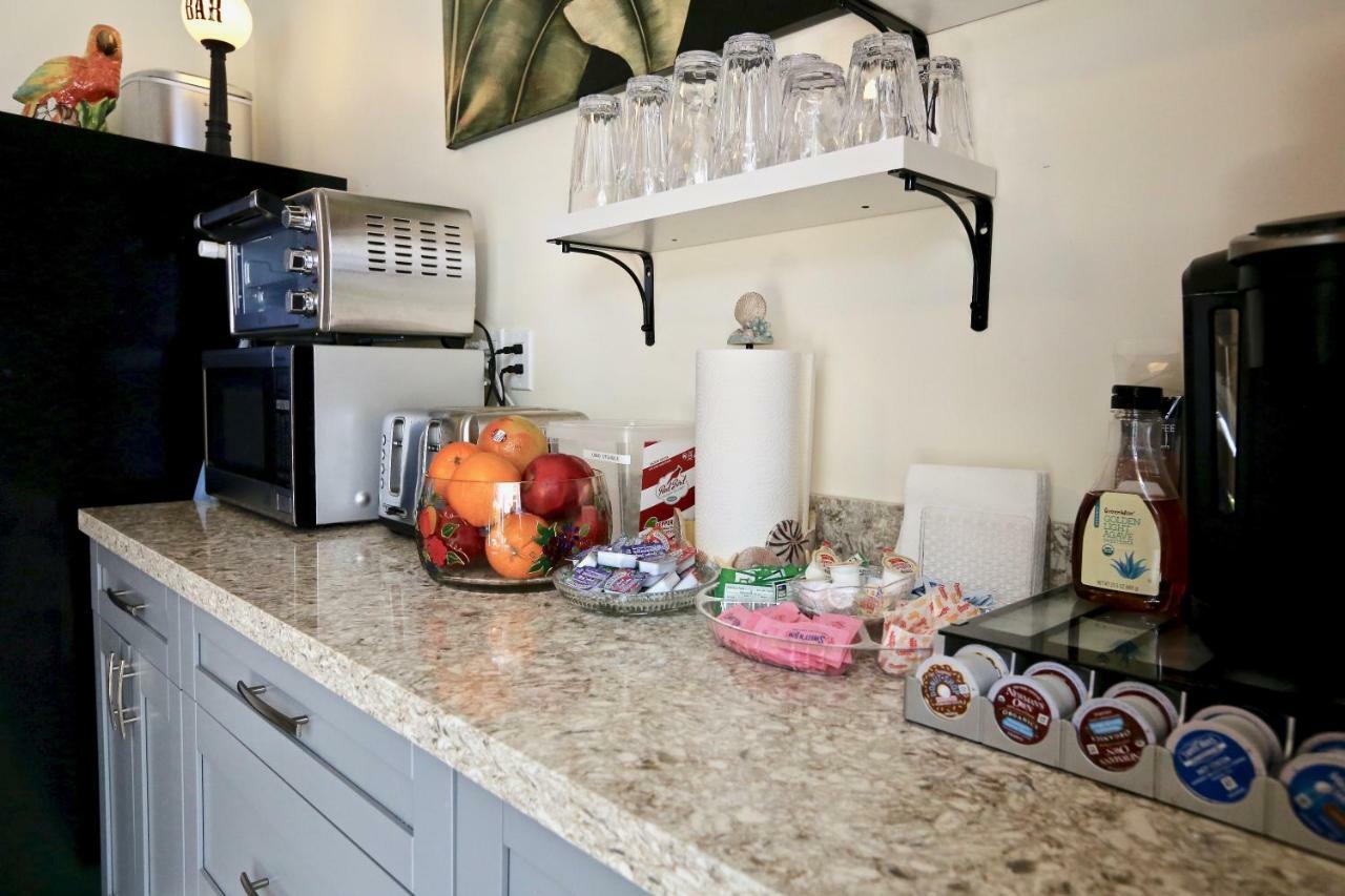 Fantasy Island Inn, Caters To Men Bed & Breakfast